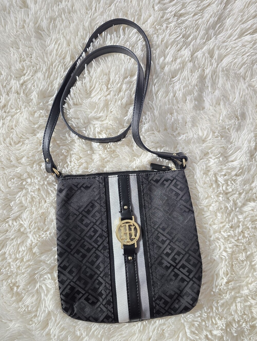 Tommy Hilfiger Crossbody Bag - Picture 2 of 9